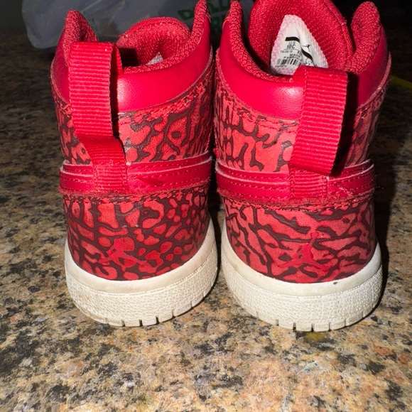 Air Jordan 1 High Retro GS BG GYM RED Elephant Print Red Toddlers 10C 826715-600 - Picture 10 of 10